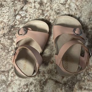 Worn once size 12-18 month blush pink baby shoes!